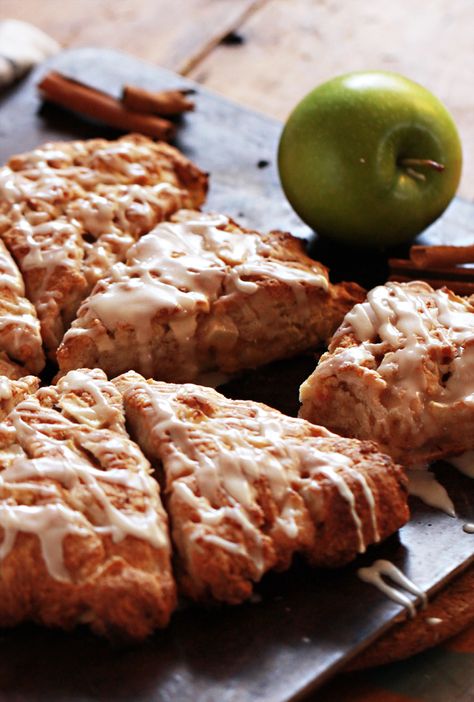 Apple Ricotta, Ricotta Scones, Whiskey Glaze, Apple Scones, Baking Scones, Scone Recipes, Cinnamon Scones, Apples And Cheese, New Jobs