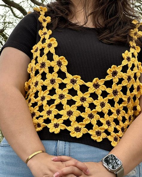 Crochet Daisy Top, Realm Designs, Daisy Top, Sweater Vests, Crochet Daisy, Chain Top, Crochet Inspo, Ideas Crochet, Daisy Chain