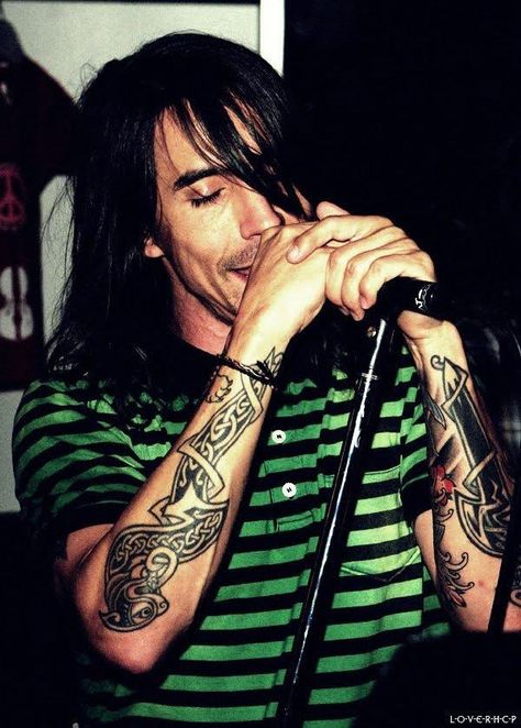 Anthony Kiedis Tattoo, Rhcp Tattoo, Indian Chief Tattoo, Soul To Squeeze, Paint Inspo, Band Ideas, Chilli Peppers, John Frusciante, Anthony Kiedis