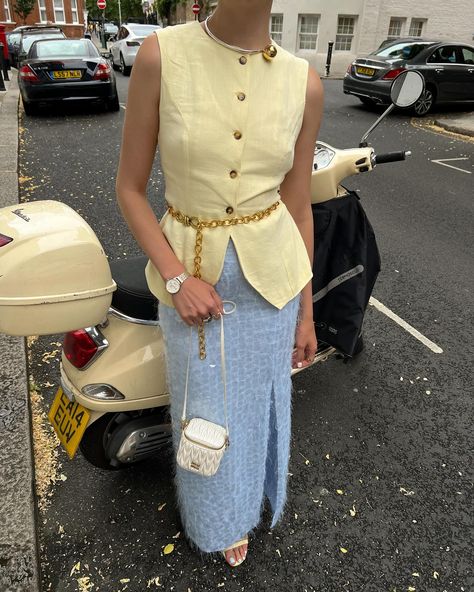 My fave colours combo 🍋🦋 The top and skirt are from @peppermayo ✨ #peppermayo #streetstylelook #streetstylelondon #londonstreetstyle #aestheticoutfits #aestheticoutfitideas #pinterestoutfit #pinterestoutfits #streetstyleinspo #streetstyleluxe #parisianlifestyle #styleoftheday #lookoftoday #streetstyleparis #parisianvibes #parisianlifestyle #parisianchic #parisianamour #effortlesschic #effortlesslychic #chicoutfit #londonvibes Summer outfits ideas, summer outfits inspro, summer fashion t... London Summer Outfits, Sweden Clothing, Styling Skirts, Summer Outfits Ideas, Sleeveless Trench, Color Combos Outfit, Instagram London, London Summer, Hijab Fashion Inspiration