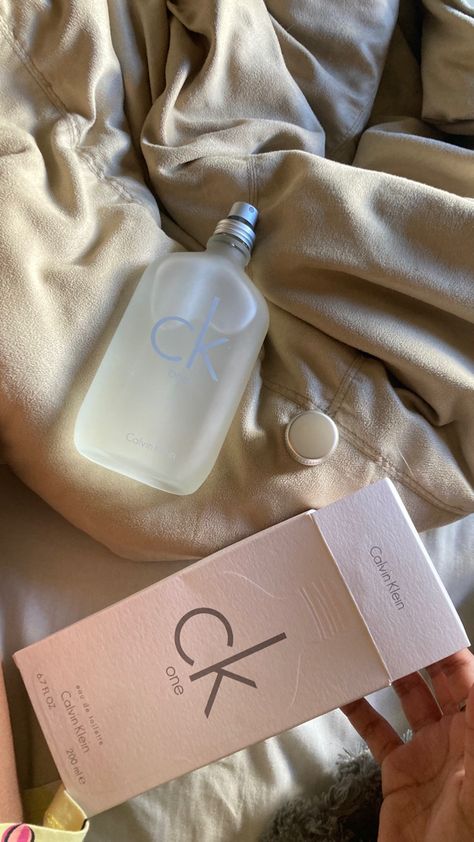 Ck Perfume, Ck One Perfume, Aesthetic Perfumes, Calvin Klein Perfume, Perfume Aesthetic, Dream Wedding Decorations, Perfume Body Spray, Ck One, First Perfume