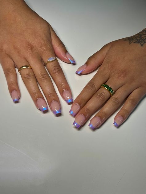 Light Purple Chrome Nails French Tip, Colored Chrome French Tip Nails, Natural Tip Nails, Iredecent Nails Ideas, Purple Chrome French Tip Nails, Holographic French Tip Nails, Irridecent Design Nails, Iridescent French Tip Nails, Chrome French Tip Nails