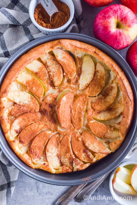 German Apple Pancake (Apfelpfannkuchen) German Apple Pancake Recipe, Banana Nice Cream Recipes, German Apple Pancake, Oven Pancakes, Homemade Tofu, 5 Spice, Pudding Flavors, Strawberry Oatmeal, Savoury Biscuits