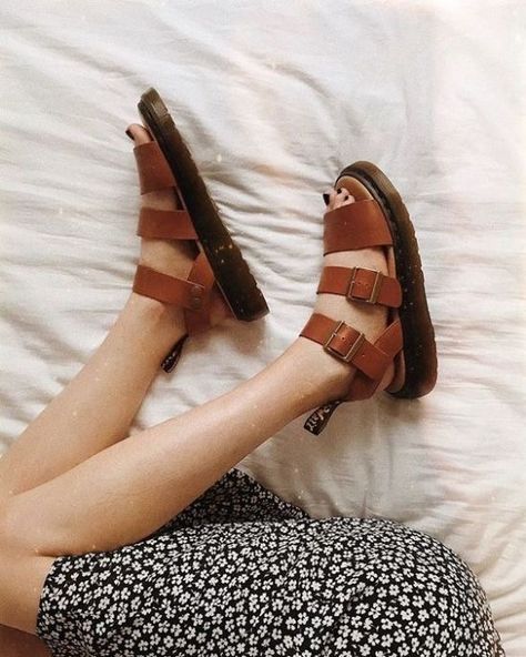 Dr Martens Gryphon Sandals, Dr Martens Gryphon, Dr Martens Sandals, Shoes Aesthetic, Sandals Outfit, Mode Casual, Moda Vintage, Doc Martens, Looks Vintage