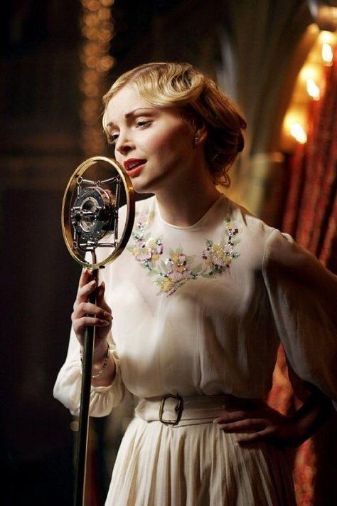 ✿⊱✿☆✿⊱✿ Izabella Miko, 1920s Aesthetic, Album Concept, Jazz Singer, The Lure, Jazz Club, Roaring 20s, The Great Gatsby, Bar Ideas