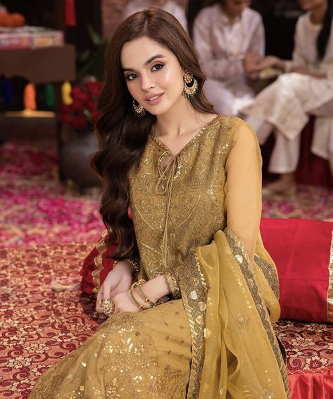 Komal Meer, Organza Suit, Organza Suits, Pakistani Designer Clothes, Asim Jofa, Patiala Salwar, Punjabi Salwar Suits, Lawn Suits, Embroidered Neckline