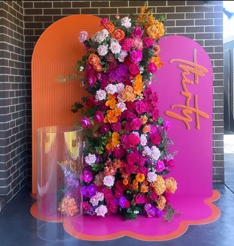 Colorful 30th Birthday Party, Unique Party Backdrops, Fushia And Orange Wedding, No Balloon Backdrop, Pink And Orange Backdrop, Pink And Orange Party Decor, Event Decor Business, Quinceanera Decor, Floral Party Theme