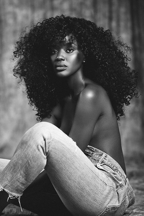 Creative Hair Shoot Ideas, Black Vintage Photoshoot, Candid Poses Women, Indoor Photoshoot Ideas Creative, Inspirational Photoshoot, Outside Photoshoot Ideas, Photoshoot Ideas Black Women, Studio Photoshoot Ideas, Hair Styles Black