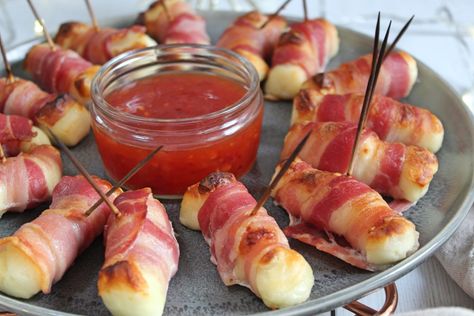 Gluten free halloumi and bacon bites Gluten Free Sausage Rolls, Gluten Free Christmas Recipes, Bacon Bites, Gluten Free Party Food, Gluten Free Party, Gluten Free Sausage, Gluten Free Turkey, Gluten Free Christmas, Sweet Chilli Sauce