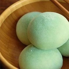 Easy Mochi, Green Tea Mochi, Mochi Ice, Mochi Recipe, Matcha Dessert, Green Tea Ice Cream, Japanese Cake, Mochi Ice Cream, Glutinous Rice Flour