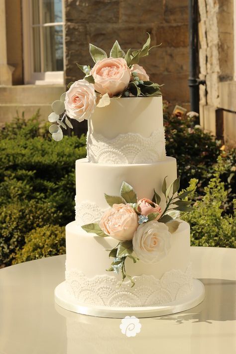 Wedding cake fondant flowers