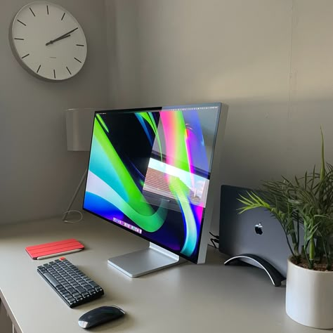 Clean Office Space, Minimal Office, Mac Setup, Computer Desk Setup, Home Studio Setup, Desktop Setup, Apple Imac, Work Space Decor, Cosy Room