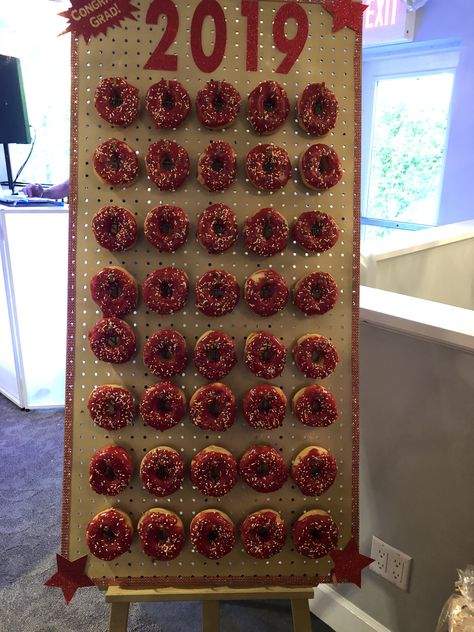 Graduation Donut Wall Graduation Donut Wall, Donut Board Graduation, Donut Wall Graduation Party, 60th Birthday Ideas For Dad, Donut Board, Donut Ideas, Graduation Boards, Senior Graduation Party, Graduation Party High