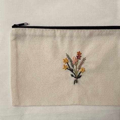 Embroidered Pencil Pouch, Makeup Bag Embroidery, Embroidered Pencil Case, Beige Pencil Case, How To Embroider Flowers, Embroidery Pencil Case, Minimalist Pencil Case, Embroided Flowers, Handmade Pencil Case