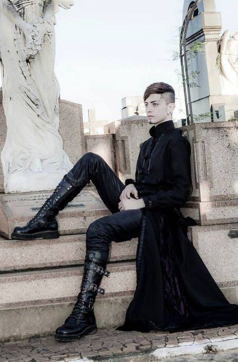 Dark Mens Fashion, Gothic Fashion Men, Goth Male, Gothic Mode, Goth Guys, Gothic Men, Vampire Goth, Goth Boy, Victorian Goth