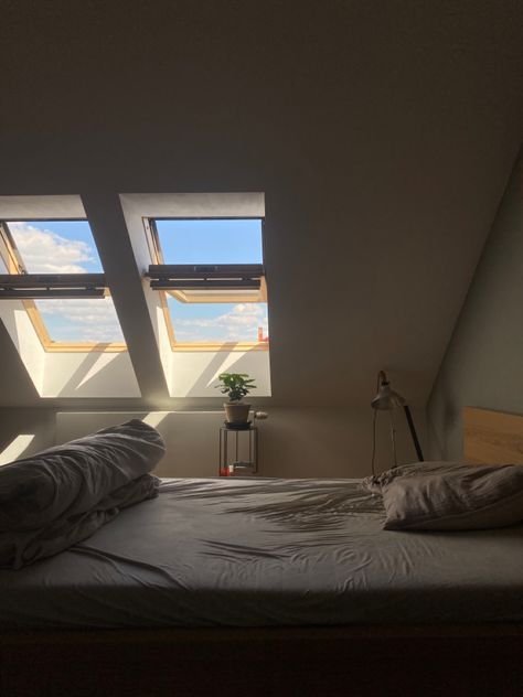 Roof windows Window On Roof, Roof Bedrooms, Skylight Bedroom, Roof Room, Ceiling Window, Window Roof, Window Photography, Roof Windows, House Vibes