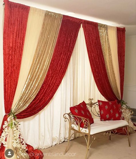 Red And Gold Backdrop, Nikkah Ideas, Backdrop Draping, Red And Gold Quince, Cooper Wedding, Prom Backdrops, Nikah Decor, Gold Drapes, Gold Quince