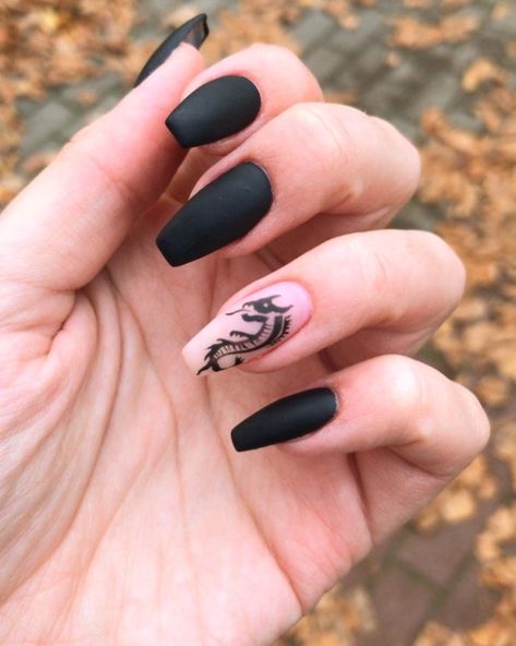 Dragon Nails Designs Short, Nail Dragon Design, Short Dragon Nails, Dragon Nails Short, Black Nails Dragon, Nail Designs Dragon, Nails Dragon Design, Dragon Acrylic Nails, Black Dragon Nails