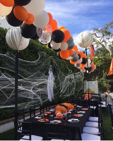 Sneak peak of today's Halloween party install! #halloweenpartydecor #lapartystylists #halloweenparty #halloween2016 #kidshalloweenparty2016… Adult Halloween Party Decorations, Outdoor Halloween Party, Kids Halloween Party Decorations, Outdoor Halloween Parties, Halloween Themed Birthday Party, Diy Halloween Party, Halloween Party Table, Fiesta Halloween, Table Halloween