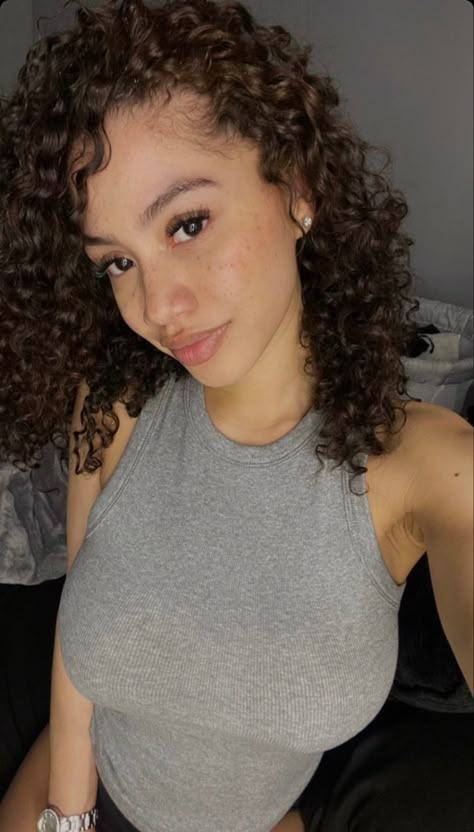 Just Danyal, Cute Lightskin Girl Curly, Womens Fashion Trends, Curly Hair Styles Naturally, Latest Fashion For Women, Pretty Face, Hair Looks, Aesthetic Pictures, Black Women