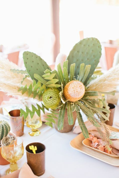 Cactus Wedding Trend | Wedding Greenery | Wedding Inspiration | Wedding Decor Cactus Centerpiece, Cactus Wedding, Cactus Party, Boda Mexicana, Bridal Shower Centerpieces, Succulent Wedding, Shower Centerpieces, Desert Wedding, Green Wedding Shoes