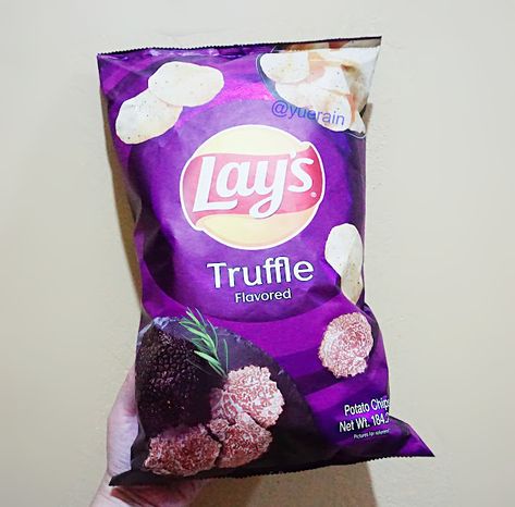 Lay's truffle flavored potato chips Chips Ahoy Truffles, Lays Chips Flavors Funny, Truffle Chips, Lays Potato Chip Flavors, Lays Potato Chips, Chip Packaging, Flavor Enhancers, Earthy Scent, New Flavour