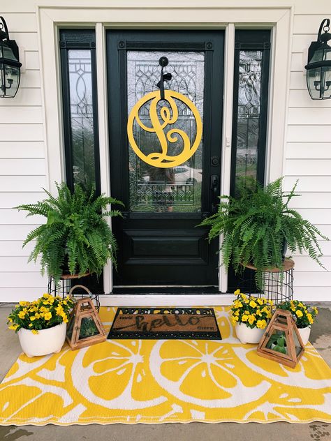 Spring Front Porch Decor, Small Porch Decorating, Summer Front Porch Decor, Doorway Decor, Summer Porch Decor, Spring Porch Decor, House Front Porch, Porch Uk, Summer Front Porches