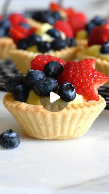 Custard Tartlets, Berry Custard, Italian Custard, Mini Tartlets, Dessert Pizza Fruit, Tea Party Desserts, Pastry Cookie, Mini Tarts, Custard Cream