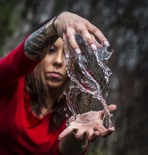 Avatar Ocs, Water Bender, Shutter Speed Photography, Photography Water, Hand Photography, Photography Photoshop, Creative Photography Techniques, Magic Aesthetic, Water Photography