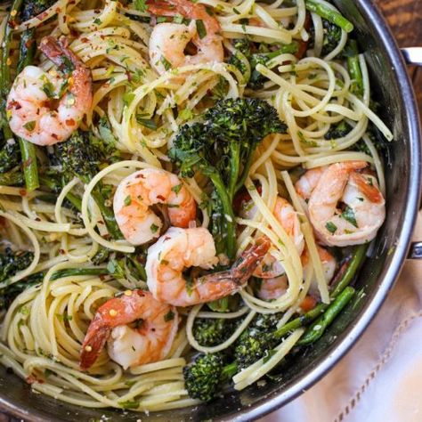 Shrimp Scampi with Linguini and Broccolini - Healthyish Foods Shrimp Scampi With Linguini, Pasta Recipes Shrimp, Broccoli Rabe Pasta, Shrimp Pasta Recipes Easy, Shrimp Broccoli, Recipes Shrimp, Shrimp Scampi Recipe, Shrimp And Broccoli, Scampi Recipe