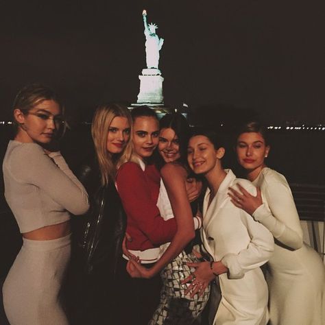 S q u a d Estilo Kardashian, Lily Donaldson, Yacht Party, Chanel Cruise, Popsugar Fashion, Hailey Baldwin, Kendall And Kylie, Kardashian Jenner, Cara Delevingne