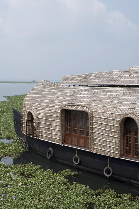 I Spent 21 Hours on a Houseboat in Kerala — Summer Vacations for Food-Lovers Alappuzha House Boat, House Boat Kerala, Small Canoe, Kerala Backwaters, Kerala Travel, India Trip, Bamboo Structure, Visit Places, Honeymoon Ideas