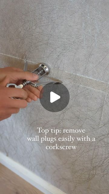 𝗜𝗻𝘁𝗲𝗿𝗶𝗼𝗿 ➕ 𝗖𝗿𝗲𝗮𝘁𝗶𝘃𝗶𝘁𝘆 on Instagram: "@no1.thecourt has the best tip for removing wall plugs easily; using a corkscrew 🍾 

Tag someone who needs to try this ⬇️👇

⭐ Would you try this out?

#homeimprovementideas #homeimprovements #homeimprovementtips #homehack #renovationideas" Removing Wall, Removing A Wall, Remove Wall, Wall Plug, Tag Someone Who, Home Hacks, Tag Someone, Decorating Tips, You Tried