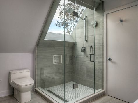 Design Interior Baie, Tiny Window, Bilik Air, Loft Bathroom, Attic Bathroom, Decor Baie, Attic Renovation, Attic Rooms, Dream Bathrooms