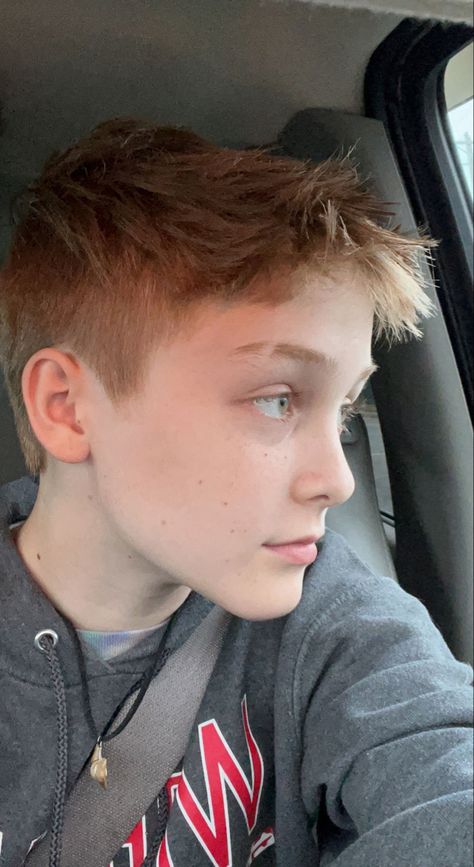 Trans Haircut Ftm Short, Short Androgynous Haircut, Trans Boy Haircut, Ftm Haircut, Ftm Haircuts, Androgynous Haircut, Androgynous Hair, Shaved Side Hairstyles, Short Hair Tomboy