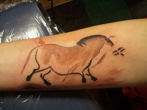 Haha. Can't tell if supposed 2 be fat or nahh 😂 Cave Tattoo, Tattoo Chinese, Chinese Horse, Fat Horse, Paleolithic Art, Cave Painting, Ancient Tattoo, Cave Art, Tattoo Clothing