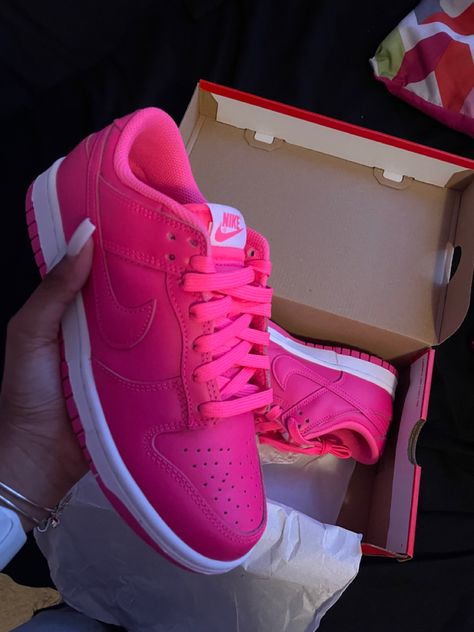 Pink Dunks, Nike Shoes Women Fashion, Gymnastics Shoes, Pretty Sneakers, Trendy Shoes Sneakers, Preppy Shoes, Pretty Shoes Sneakers, Kicks Shoes, Jordan Shoes Retro