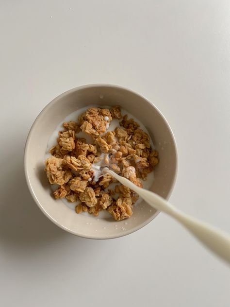 Granola Cereal Aesthetic, Granola And Milk Breakfast, Granola Breakfast Aesthetic, Eating Breakfast Aesthetic, Cereal Breakfast Aesthetic, Almond Milk Aesthetic, Cereals Aesthetic, Cereal Bowl Aesthetic, Almond Aesthetic