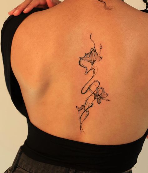 Tato Minimal, Small Pretty Tattoos, Petite Tattoos, Spine Tattoos For Women, Dope Tattoos For Women, Classy Tattoos, Makijaż Smokey Eye, Discreet Tattoos, Spine Tattoos