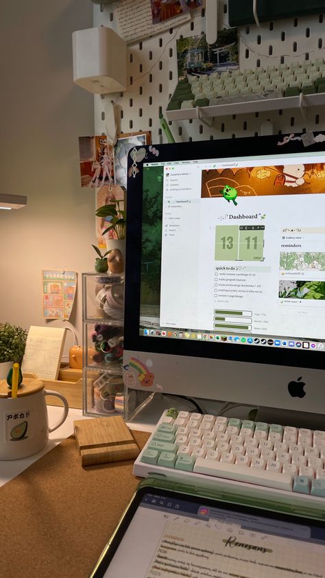 Green Imac, Desk Aesthetic Study, Study Light, Desk Aesthetic, Aesthetic Study, Desk Goals, Desk Inspo, Plants Green, Workspace Inspiration