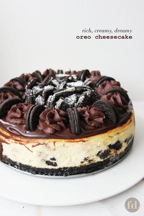 This is a blissfully delicious Oreo cheesecake that sweet dreams are made of! It starts off with a toasted Oreo cookie base, topped with a decadently rich and creamy cream cheese layer filled with chopped creme-filled chocolate Oreo cookies, topped with a luxurious chocolate ganache glaze and even more... oh yes, you got it.... Fun Cheesecake Recipes, Oreo Cheesecake Recipes, Oreo Cream, Oreo Cake, Oreo Cheesecake, Cupcake Cake, Fun Baking Recipes, Decadent Chocolate, Cheesecake Recipes