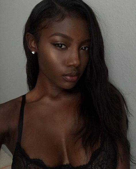 Black And Blonde Ombre, Dark Skin Models, Dark Skin Beauty, Dark Skin Makeup, Dark Skin Women, Lashes Makeup, Black Lingerie, Girls Makeup, Brown Skin