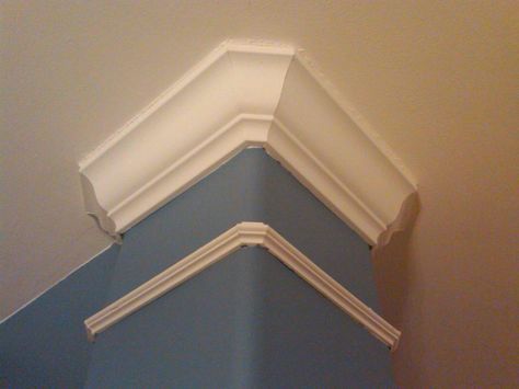 crown molding on rounded outside corners Crown Moulding Ideas, Crown Molding Corners, Wallpaper Corner, How To Wallpaper, Moulding Ideas, Outside Corner Moulding, House Pillars, Interior Wood Trim, Casa Clean