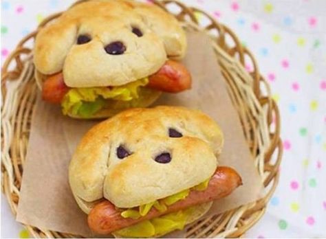 How-to-Bake-Dog-Shape-Hot-Dog-Sandwich-11 Animal Themed Food, Hotdog Sandwich, Creative Sandwich, Dog Bread, Snack Hacks, Beef Hot Dogs, Kids Party Food, Food Themes, Kids Snacks