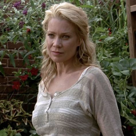 Andrea Harrison Andrea The Walking Dead, Andrea Harrison, Walking Dead Characters, Laurie Holden, Zombie Apocalypse, Iconic Characters, Walking Dead, The Walking Dead, Walking