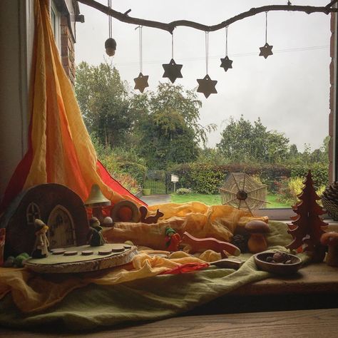 Waldorf Playroom, Waldorf Preschool, Cosy Reading Corner, Waldorf Kindergarten, Waldorf Education, Nature Table, Autumn Nature, Preschool At Home, Waldorf Inspired