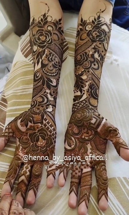 Arabic Henna Designs Front Hand Full, Dubai Mehendi Designs Dulhan, Dubai Mehendi Designs Full Hand, Dubai Mehendi Designs Front Hands, Bridal Dubai Mehndi Designs, Dubai Mehendi Designs Simple, Dubai Mahendi Design, Dubai Mehendi Designs Back Hand, Dubai Mehendi Designs Rose