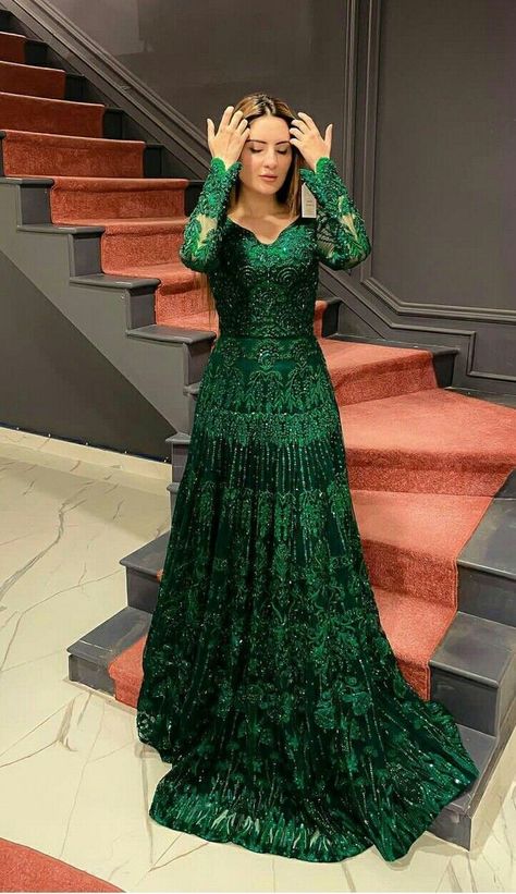 Fancy Maxi Dress, Bridal Things, Mehndi Dress, Wedding Lehenga Designs, Velvet Dress Designs, Latest Bridal Dresses, Girls Dress Outfits, Bridal Dresses Pakistan, Indian Teen