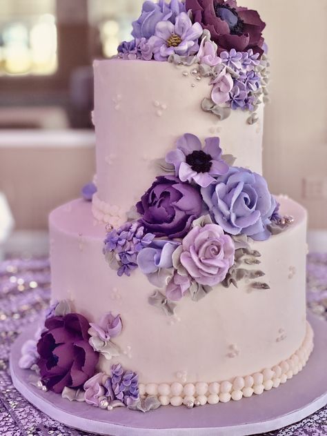 Royal Icing Flowers on Cake — Let Them Eat Cake Lilac Cake Wedding, White And Purple Cake Design, Purple Flowers Wedding Cake, Lavender And Pink Wedding Cake, 2 Tier Wedding Cake Purple Flowers, Lavender Wedding Cake Ideas, Light Purple Wedding Cake, Gorgeous Cakes Birthday Beautiful, Lilac Cake Ideas