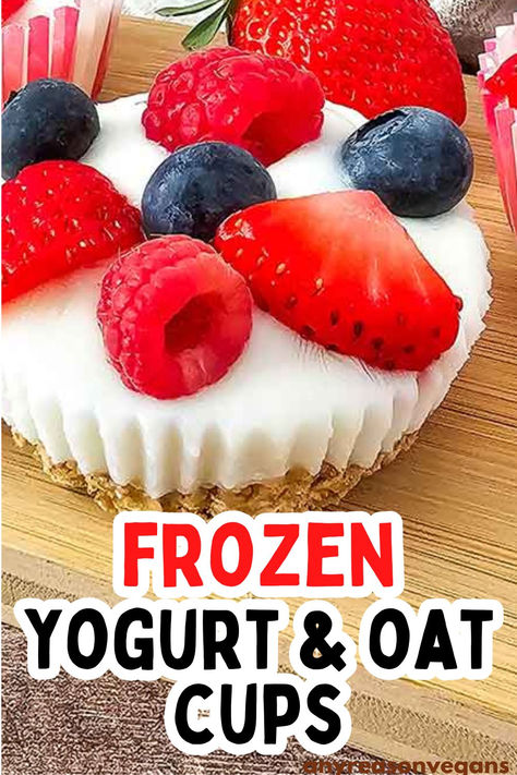 These frozen yogurt and oat cups are the perfect healthy snack or breakfast. They're also great for dessert. Topped with fresh fruit, these are my favorite summer snack. Frozen Yogurt Covered Fruit, Frozen Yogurt Granola Bars, Frozen Yogurt Covered Strawberries, Frozen Yogurt Oatmeal Cups, Frozen Yogurt Fruit Cups, Frozen Oats Cups, Frozen Oat Cups, Frozen Yogurt Cups Healthy, Things To Do With Yogurt